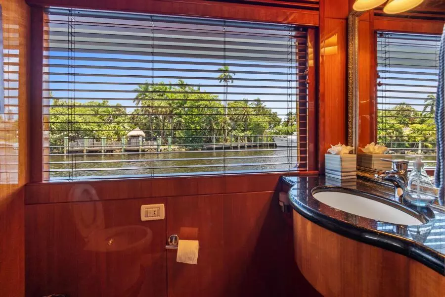 2006 Jefferson Starship Pilothouse