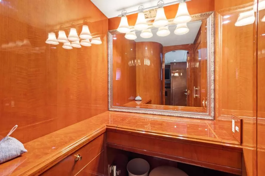 2006 Jefferson Starship Pilothouse