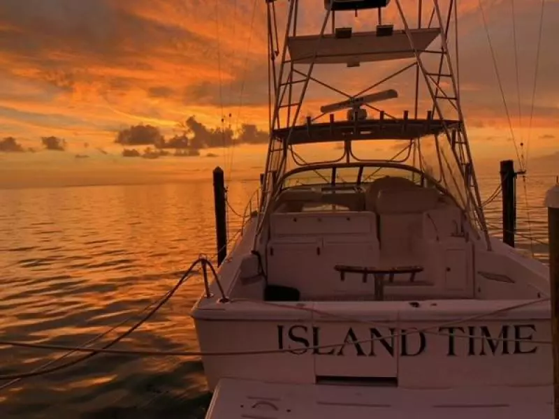 2000 Riviera 4000 Offshore