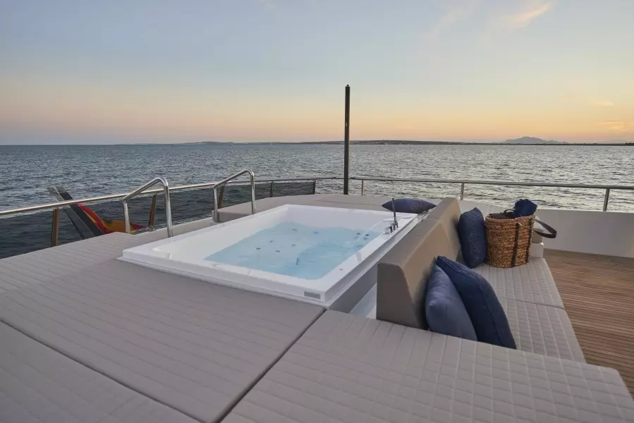 2022 Astondoa 100 Century