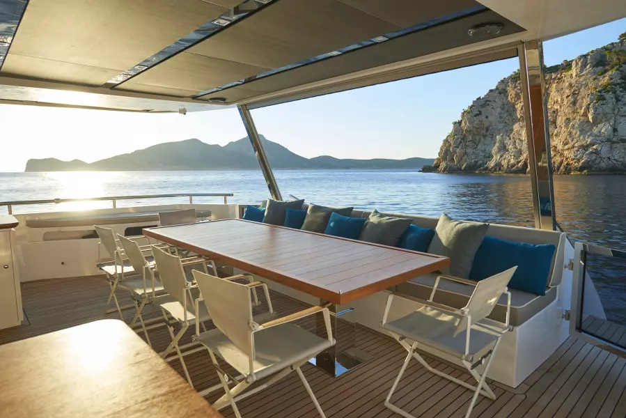 2022 Astondoa 110 Century