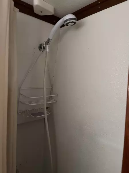 30 Under The Wire 1979 Chris Craft Catalina Shower 