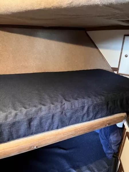 23 Under The Wire 1979 Chris Craft Catalina V Berth Port Top