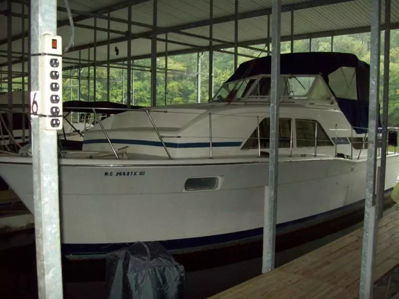 1 Under The Wire 1979 Chris Craft Catalina 350 Profile Port