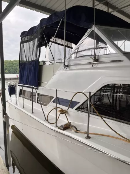 7 Under The Wire 1979 Chris Craft Catalina Side Deck