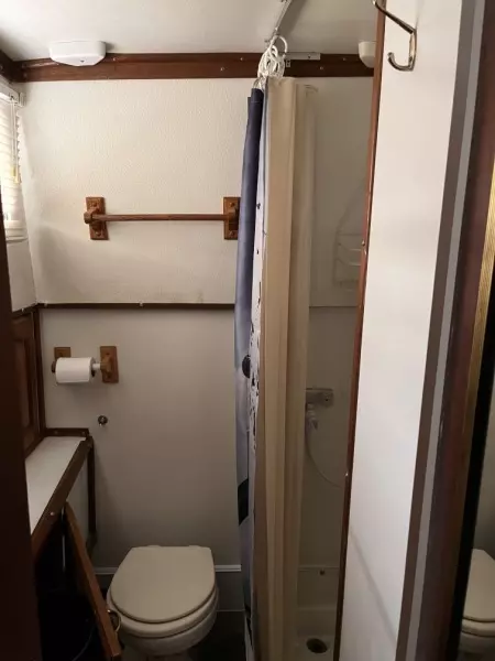 28 Under The Wire 1979 Chris Craft Catalina Head