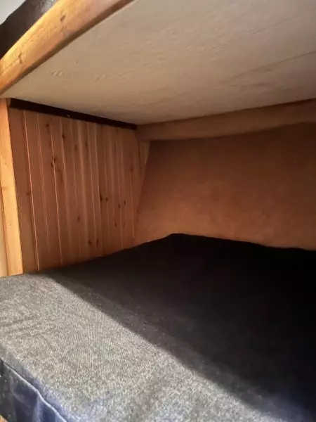 24 Under The Wire 1979 Chris Craft Catalina V Berth Bottom Bunk 