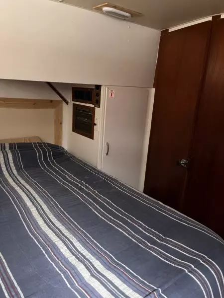 35 Under The Wire 1979 Chris Craft Catalina Starboard Rear Cabin