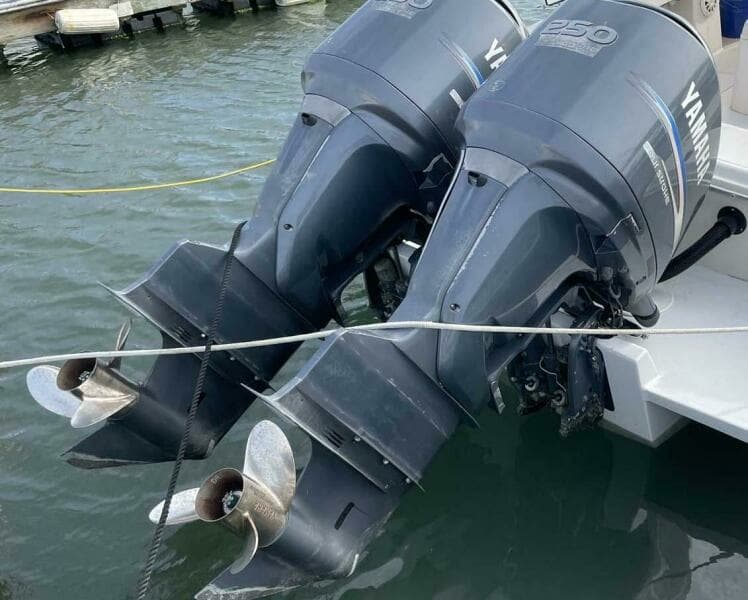 1989 Rybo Runner 31 Center Console