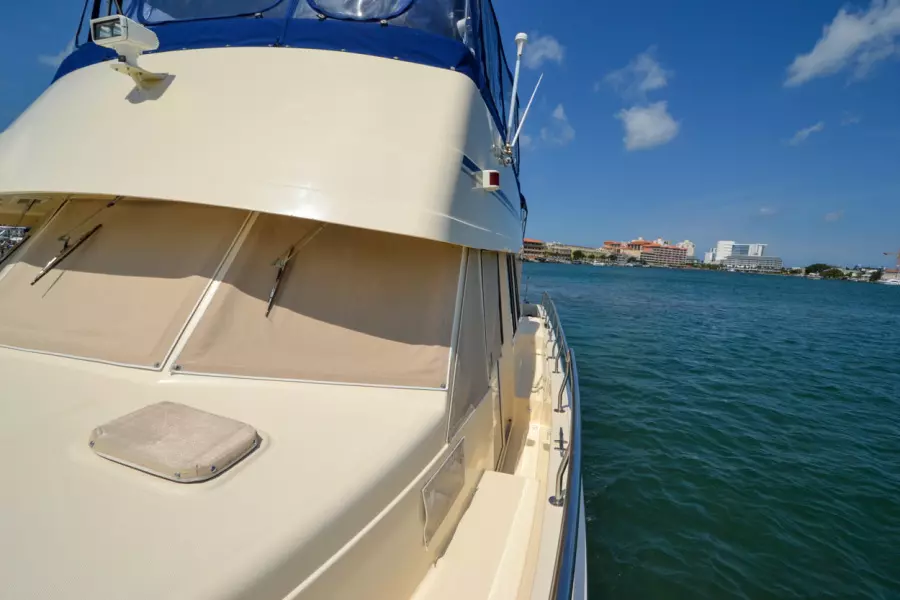 2006 Mainship 430 Trawler