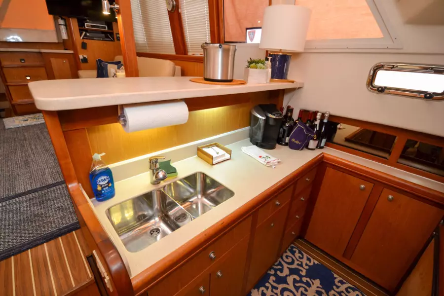 2006 Mainship 430 Trawler