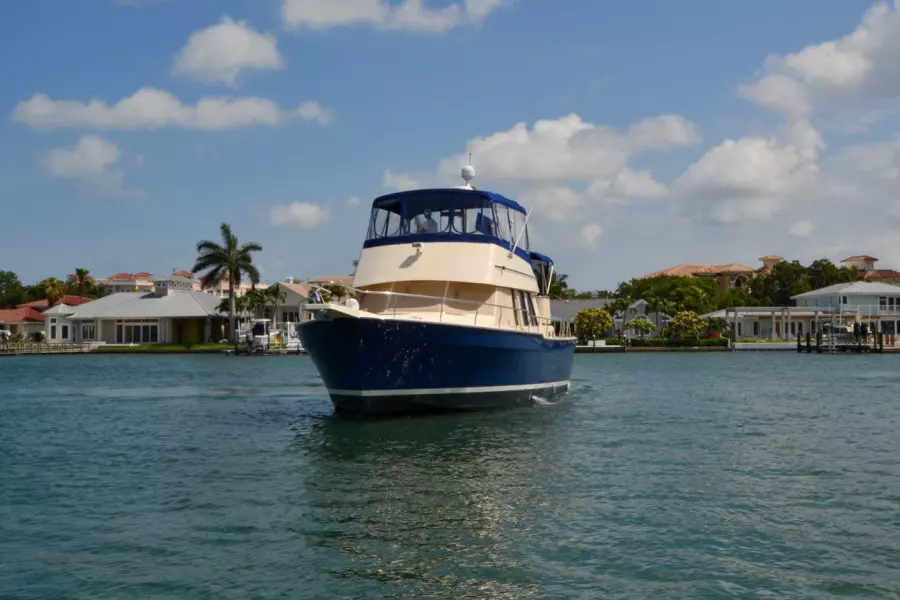 2006 Mainship 430 Trawler