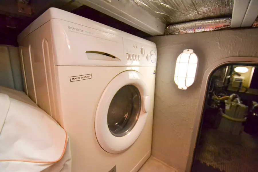 2006 Mainship 430 Trawler