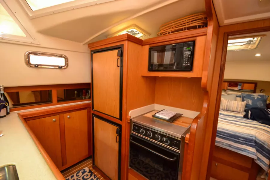 2006 Mainship 430 Trawler