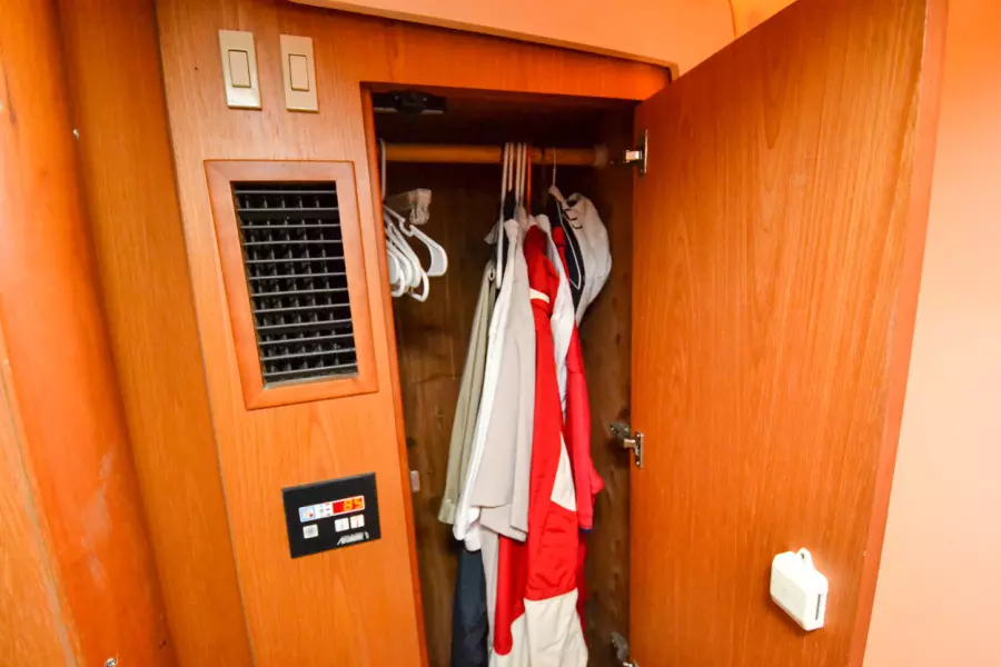 2006 Mainship 430 Trawler