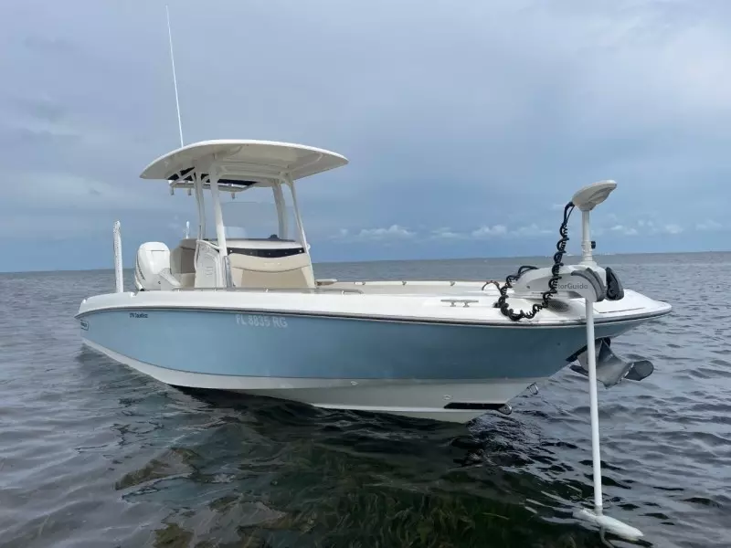 2017 Boston Whaler 270 Dauntless