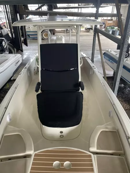 2017 Boston Whaler 270 Dauntless