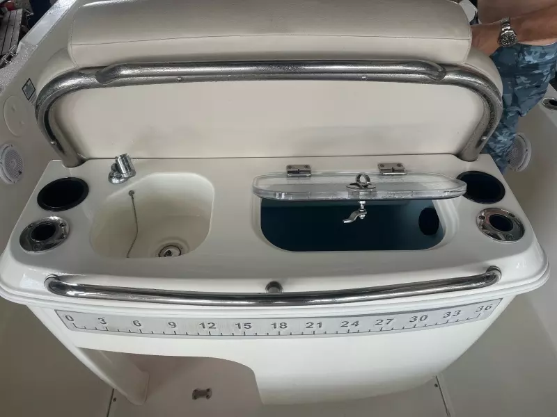 2017 Boston Whaler 270 Dauntless