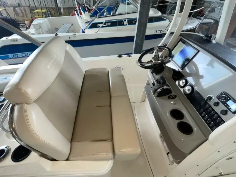 2017 Boston Whaler 270 Dauntless