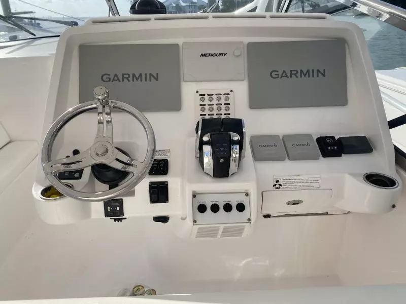 2019 Intrepid 475 Sport Yacht
