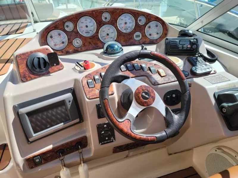 2005 Rinker Fiesta Vee 342