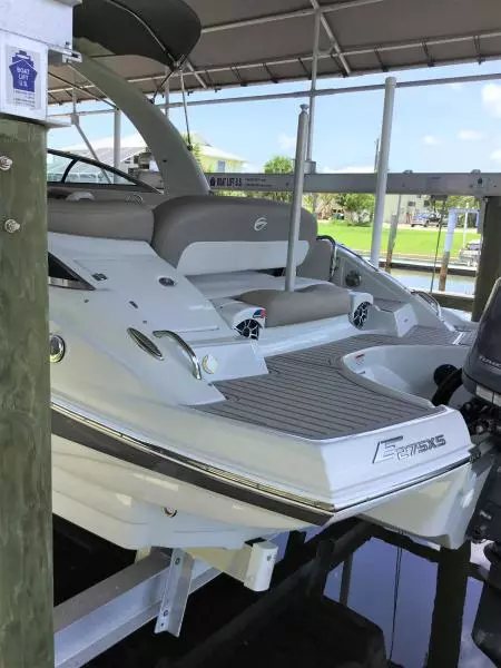 2019 Crownline E275XS