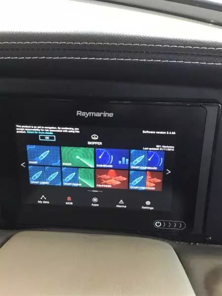 2019 Crownline E275XS