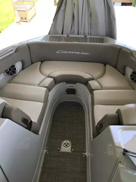 2019 Crownline E275XS