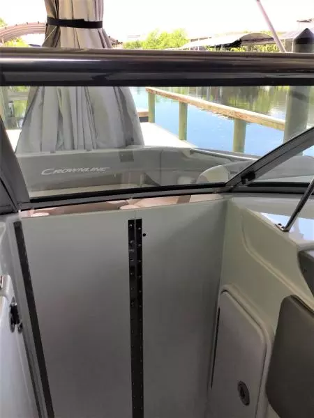 2019 Crownline E275XS