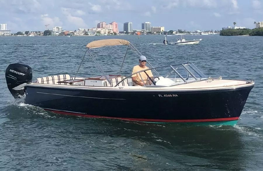 2016 Vanquish 26 Runabout