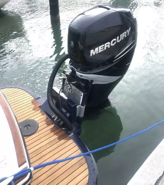 2016 Vanquish 26 Runabout