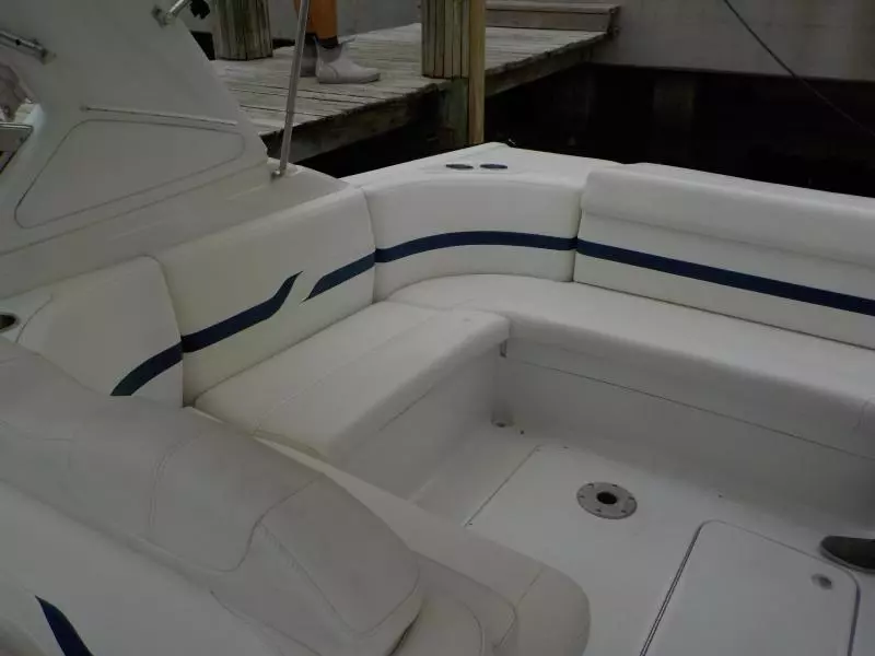 2006 Formula 33 - C's The Day - Cockpit Seating