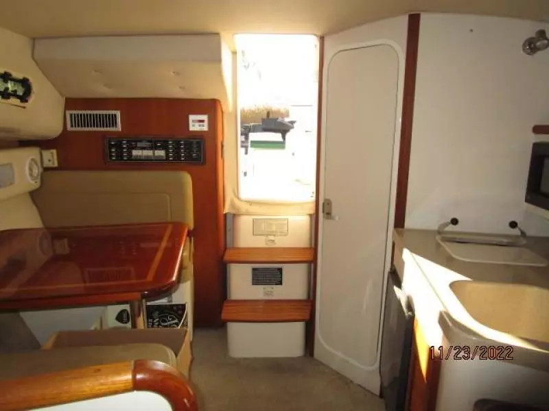 30' Pursuit lower deck aft