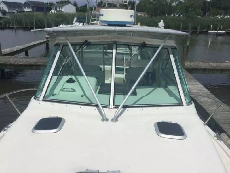 30' Pursuit foredeck