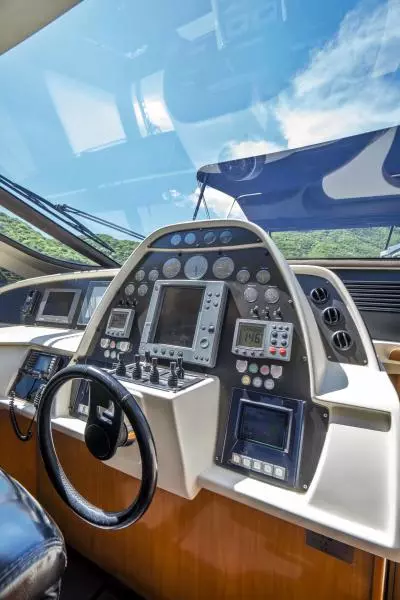 2005 Pershing 76 Motor Yacht - Denise - Helm