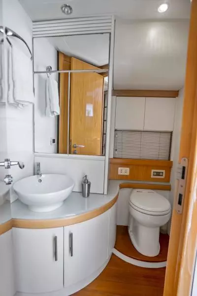 2005 Pershing 76 Motor Yacht - Denise - Guest Head