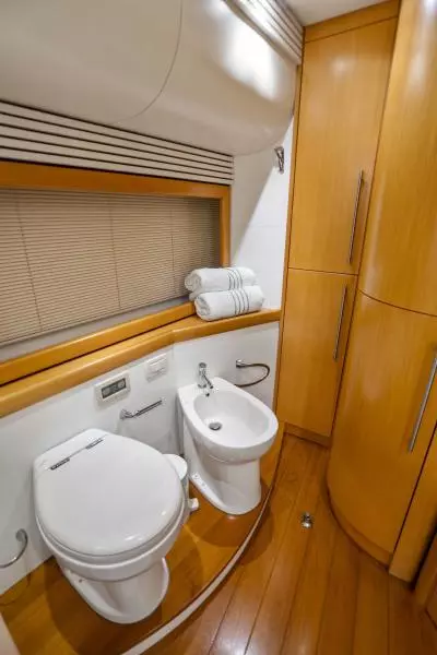 2005 Pershing 76 Motor Yacht - Denise - Master Stateroom Head