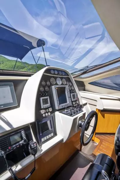 2005 Pershing 76 Motor Yacht - Denise - Helm