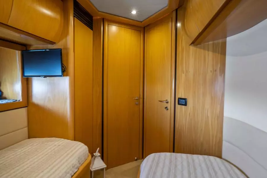 2005 Pershing 76 Motor Yacht - Denise - Starboard Guest Stateroom
