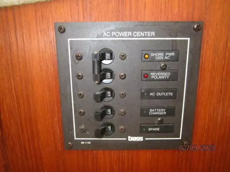 25' Carolina Classic electrical panel