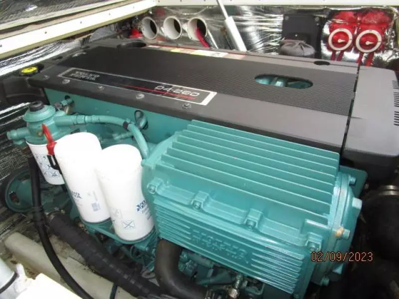 25' Carolina Classic main engine1