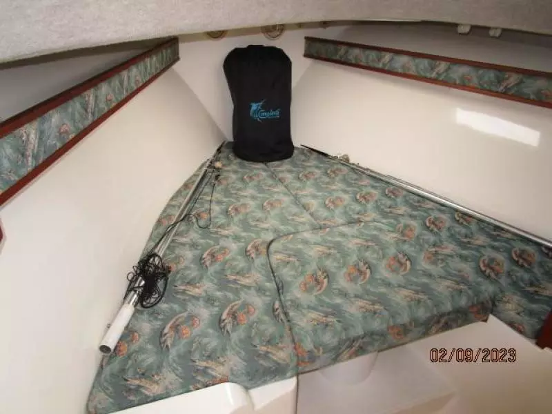 25' Carolina Classic stateroom1