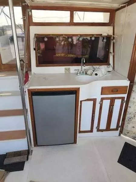 1989 Heritage East Sundeck Trawler