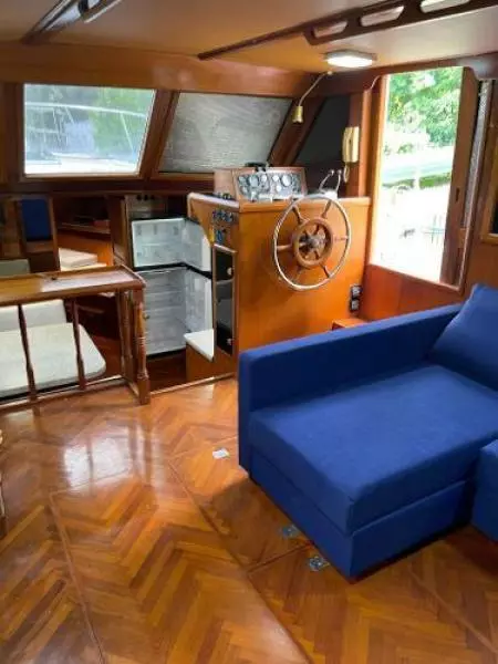 1989 Heritage East Sundeck Trawler