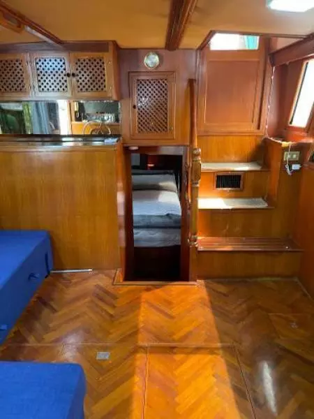 1989 Heritage East Sundeck Trawler