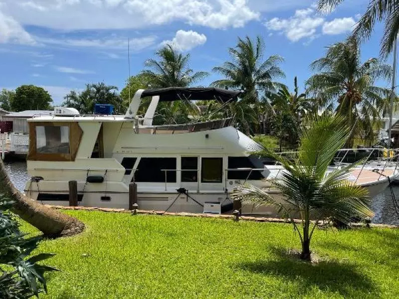 1989 Heritage East Sundeck Trawler