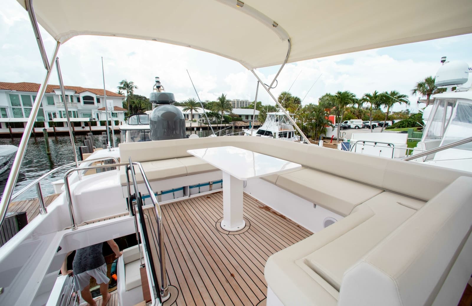 2022 Ferretti Yachts 550