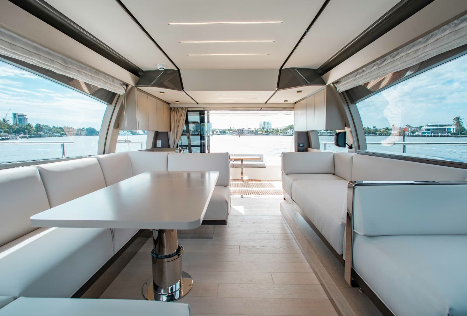 2022 Ferretti Yachts 550