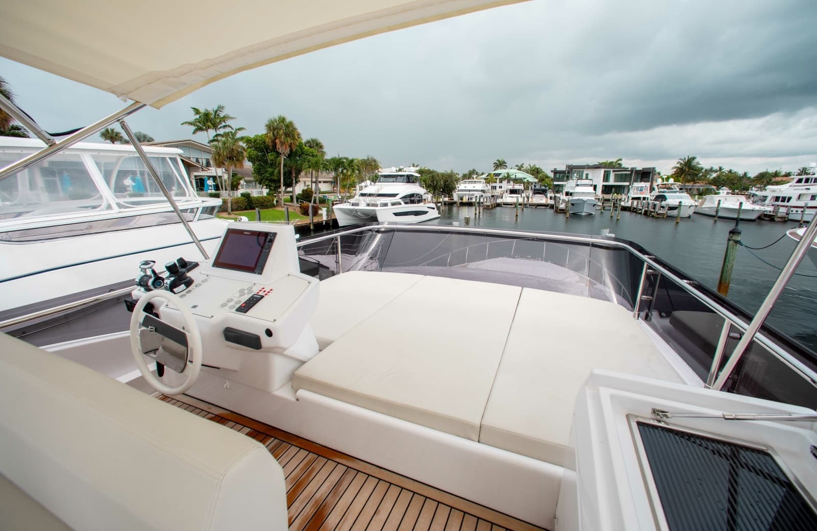 2022 Ferretti Yachts 550