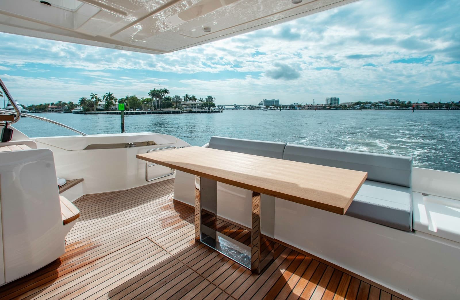 2022 Ferretti Yachts 550